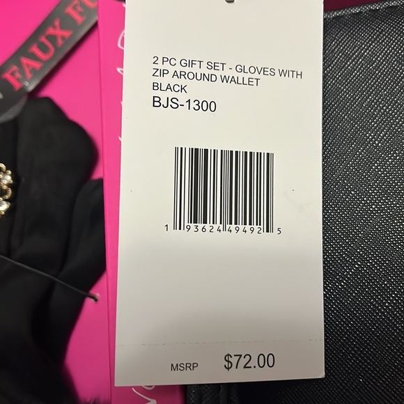Betsey Johnson gift set, black wallet wristlet, and black gloves with fur, new - Picture 9 of 10